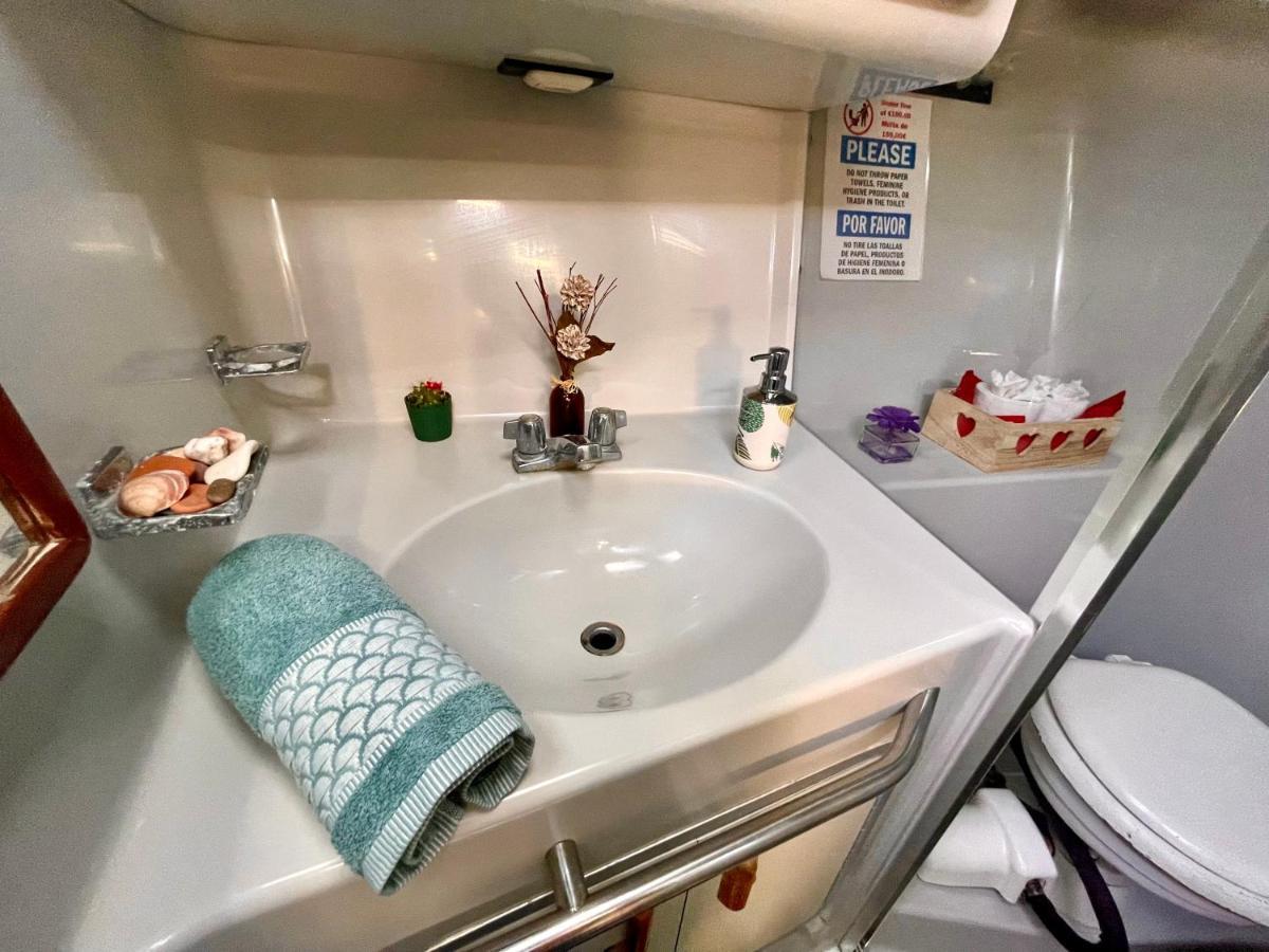 Yacht Hotel Barcelona سان أدريان دي بيزوس المظهر الخارجي الصورة
